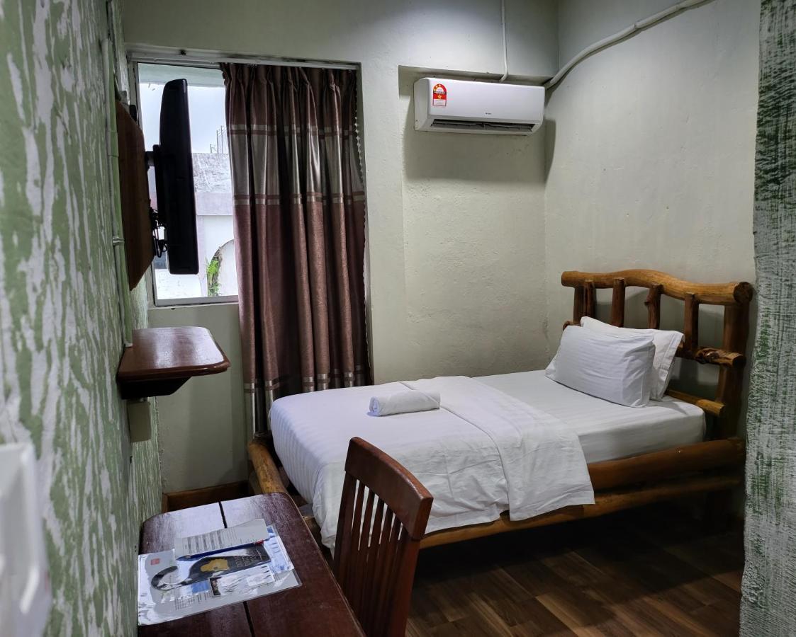900 Inn Bintulu Exteriör bild
