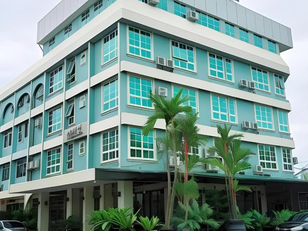 900 Inn Bintulu Exteriör bild