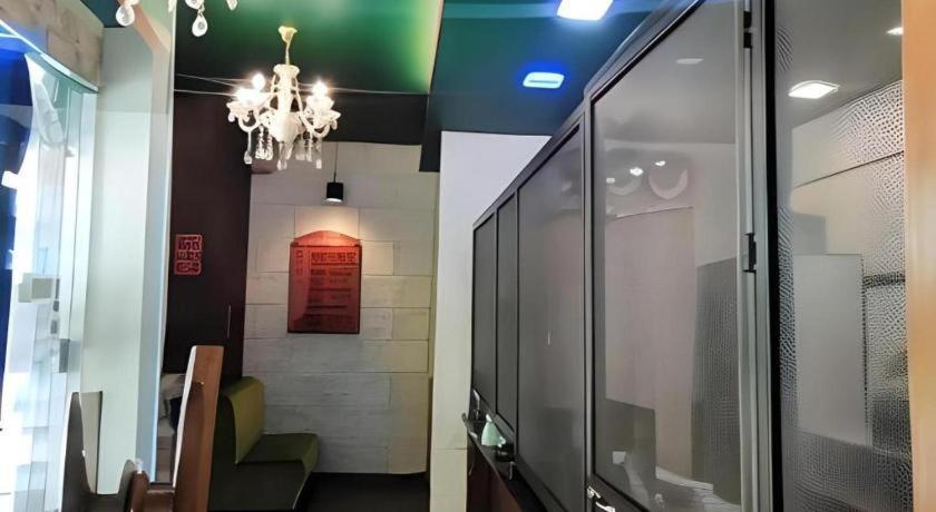 900 Inn Bintulu Exteriör bild