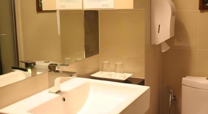 900 Inn Bintulu Exteriör bild