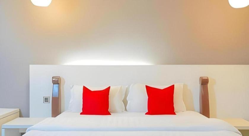 900 Inn Bintulu Exteriör bild